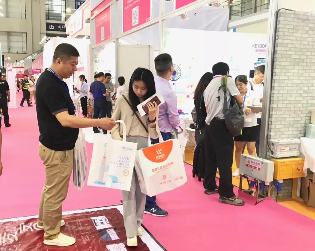 献给世界最好的礼物 麦喆惊艳亮相香港/深圳礼品展(图3)